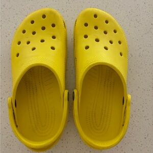 Crocs, size 6/8, yellow